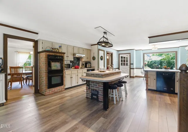 Photo 3 of Single family home for sale at 806 S 1st Street, Smithfield, NC 27577 | MLS# 10161362 | Listing updated on 2026-08-25