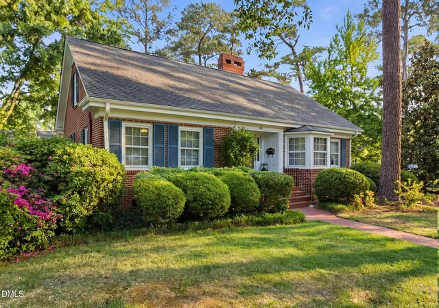 Photo 1 of Single family home for sale at 806 S 1st Street, Smithfield, NC 27577 | MLS# 10161362 | Listing updated on 2026-08-25