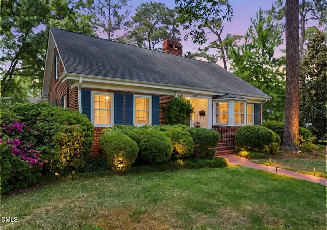 Photo 1 of Single family home for sale at 806 S 1st Street, Smithfield, NC 27577 | MLS# 10161362 | Listing updated on 2026-10-29