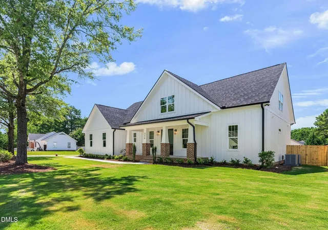 Photo 2 of Single family home for sale at 330 Powhatan Dr, Fuquay Varina, NC 27526 | MLS# 10164176 | Listing updated on 2026-09-13
