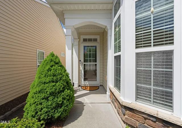 3rd image of 725 Bradhurst Pl, Cary, NC 27519 | MLS# 10162151