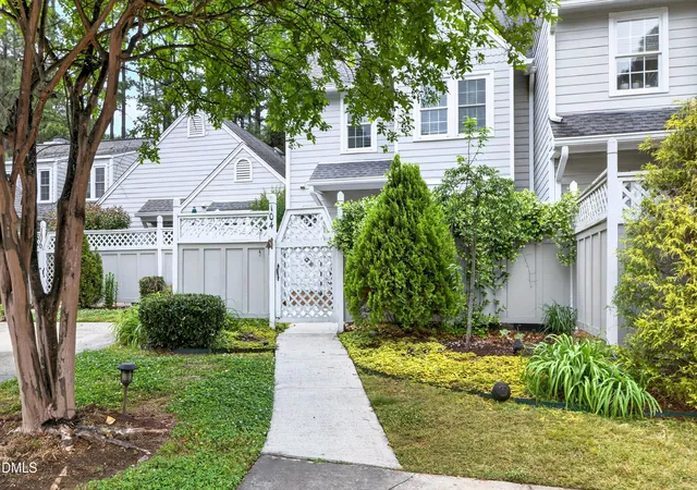 3rd image of 104 Spring Cove Dr, Cary, NC 27511 | MLS# 10164089