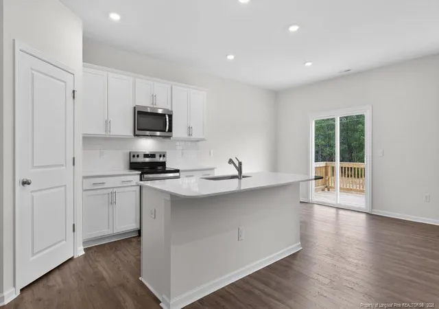 Photo 5 of Single family home for sale at 190 Charlies Bnd Way, Spring Lake, NC 28390 | MLS# 761106 | Listing updated on 2026-08-25