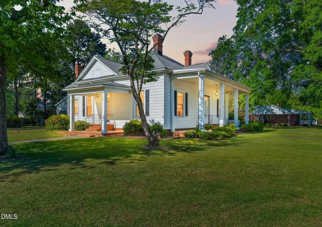 Photo 1 of Single family home for sale at 301 E Stanley St, Four Oaks, NC 27524 | MLS# 10162331 | Listing updated on 2026-09-06