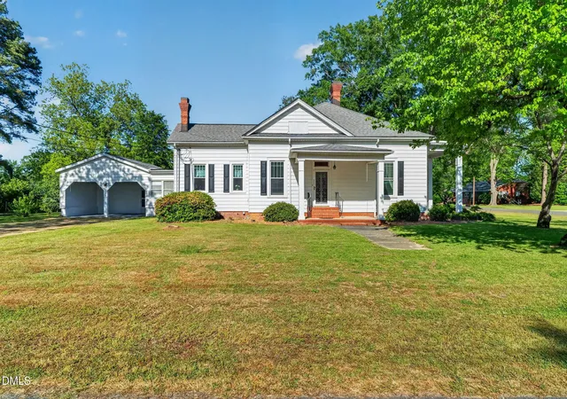 Photo 2 of Single family home for sale at 301 E Stanley St, Four Oaks, NC 27524 | MLS# 10162331 | Listing updated on 2026-09-06