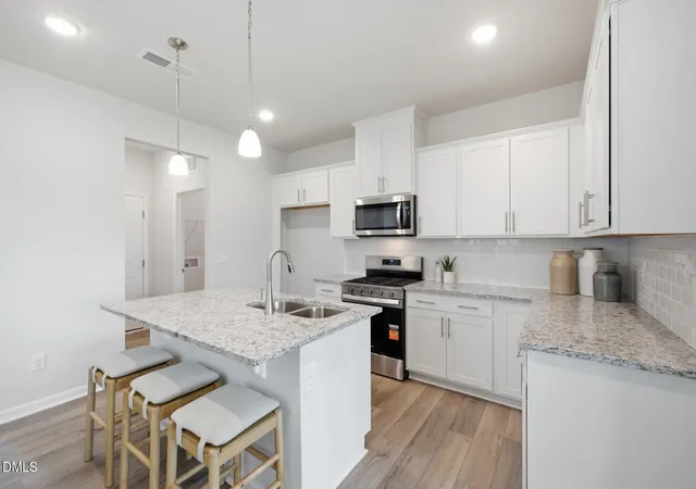 Photo 4 of Single family home for sale at 725 Branthurst Way, Fuquay Varina, NC 27526 | MLS# 10161761 | Listing updated on 2026-09-21