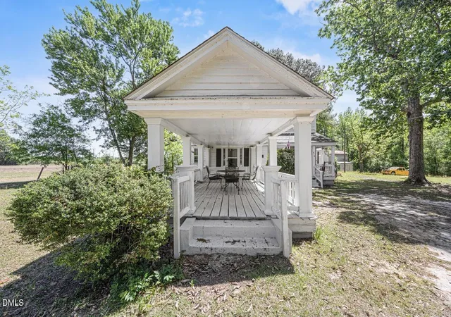Photo 3 of Single family home for sale at 679 Mintz Rd, Roseboro, NC 28382 | MLS# 10161751 | Listing updated on 2026-08-17