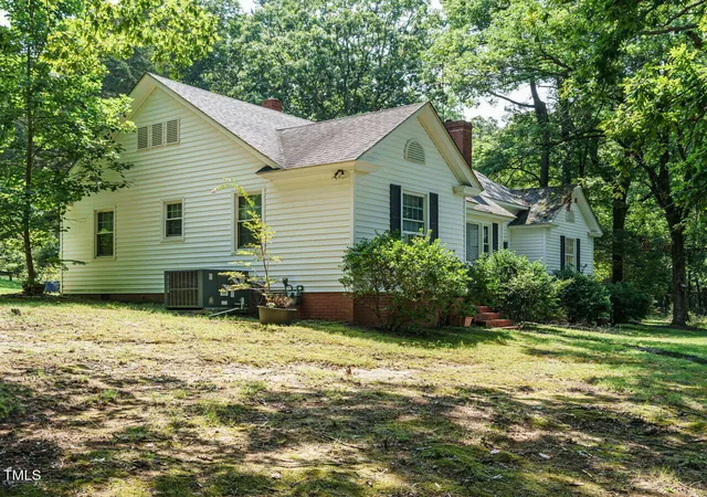 Photo 4 of Single family home for sale at 1191 Old Sanford Rd, Moncure, NC 27559 | MLS# 10162025 | Listing updated on 2026-08-09
