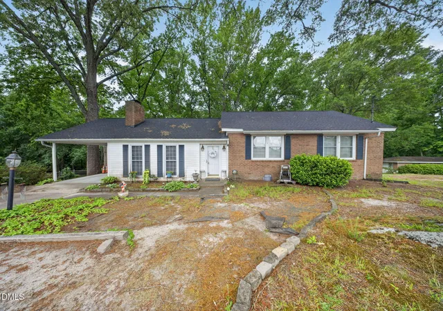 Photo 3 of Single family home for sale at 118 Castle Cir, Smithfield, NC 27577 | MLS# 10165039 | Listing updated on 2026-07-18