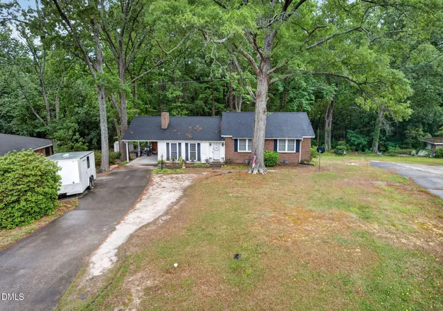 Photo 4 of Single family home for sale at 118 Castle Cir, Smithfield, NC 27577 | MLS# 10165039 | Listing updated on 2026-07-18