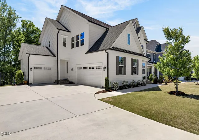Photo 3 of Single Family Residence at 2921 Macintosh Woods Dr, Apex, NC 27502 | MLS# 10162289 | | Sold on 2026-05-27