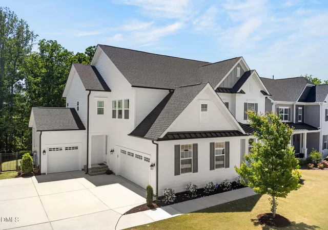Photo 4 of Single Family Residence at 2921 Macintosh Woods Dr, Apex, NC 27502 | MLS# 10162289 | | Sold on 2026-05-27