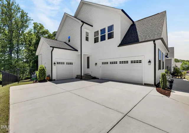 Photo 5 of Single Family Residence at 2921 Macintosh Woods Dr, Apex, NC 27502 | MLS# 10162289 | | Sold on 2026-05-27