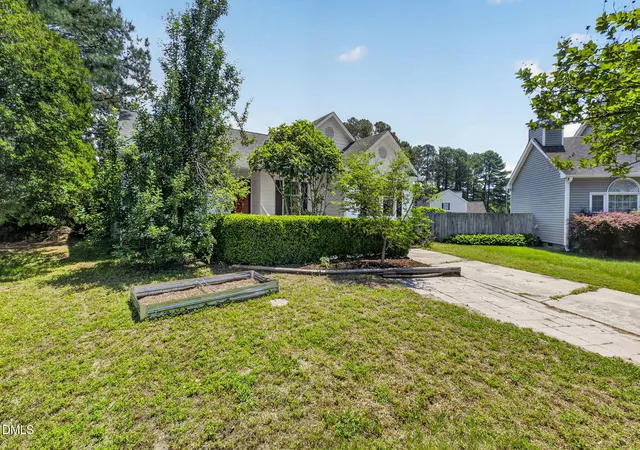 Photo 4 of Sale Pending at 1821 Winway Dr, Raleigh, NC 27610 | MLS# 10167340 | Listing updated on 2026-07-18