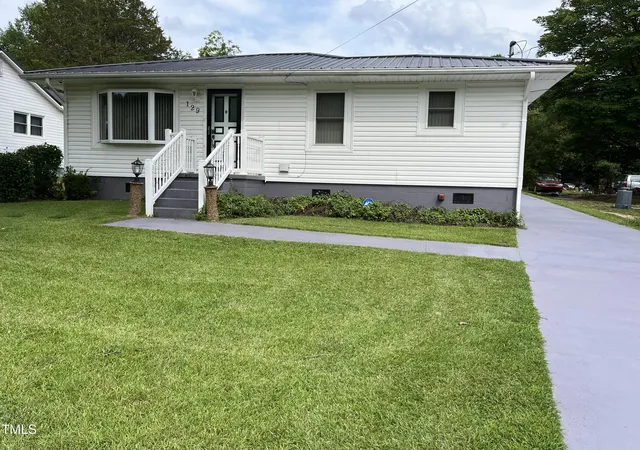 Homes for sale in Henderson, NC | 129 S Bullock St, Henderson, NC 27536 | MLS# 10162195