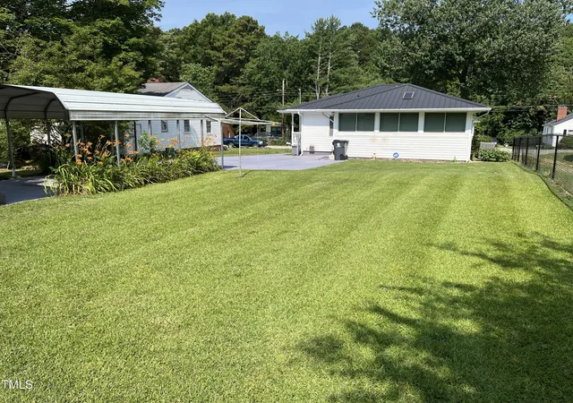 Photo 3 of Single family home for sale at 129 S Bullock St, Henderson, NC 27536 | MLS# 10162195 | Listing updated on 2026-08-21