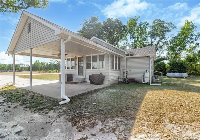 Photo 4 of Single Family Residence at 520 Caton Rd, Lumberton, NC 28360 | MLS# 761325 | | Sold on 2026-05-29