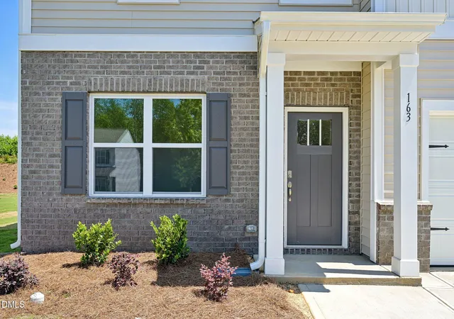 Photo 4 of Sale Pending at 163 Reagan Crst Dr, Clayton, NC 27520 | MLS# 10162575 | Listing updated on 2026-08-21