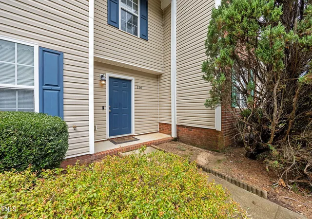 3rd image of 120 Blackthorne Ct, Clayton, NC 27520 | MLS# 10162728