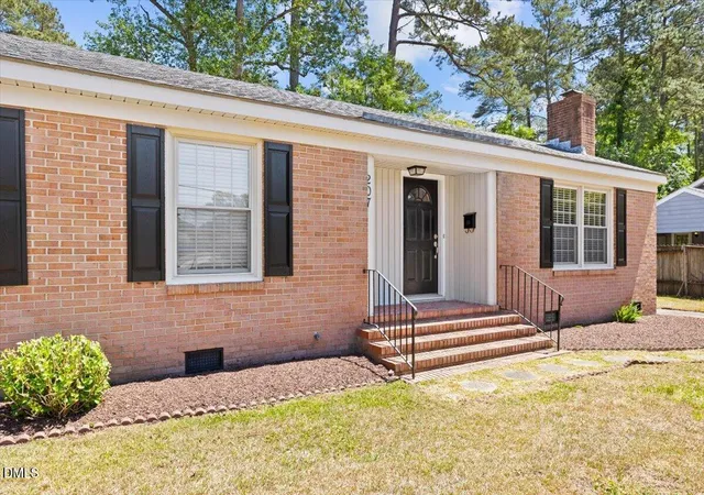 Photo 3 of Single family home for sale at 207 S Englewood Dr, Rocky Mount, NC 27804 | MLS# 10162736 | Listing updated on 2026-07-18
