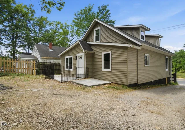 Photo 5 of Single family home for sale at 432 N Chestnut St, Henderson, NC 27536 | MLS# 10162986 | Listing updated on 2026-08-31