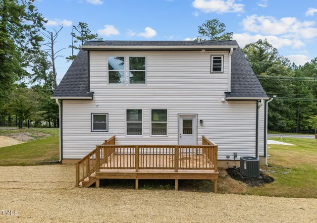 Photo 4 of Single family home for sale at 525 N Hoover Rd, Durham, NC 27703 | MLS# 10162888 | Listing updated on 2026-07-18