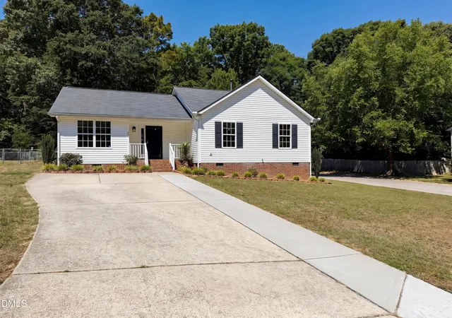 Homes for sale in Clayton, NC | 301 Hocutt Dr, Clayton, NC 27520 | MLS# 10162957