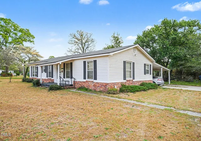 3rd image of 1421 Seabrook School Rd, Fayetteville, NC 28312 | MLS# 10163084