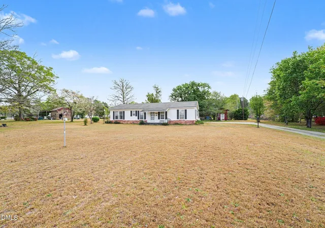 4th image of 1421 Seabrook School Rd, Fayetteville, NC 28312 | MLS# 10163084