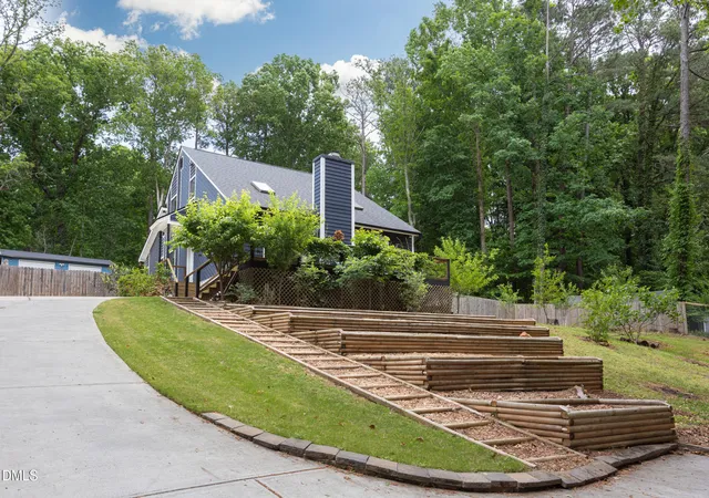 Photo 4 of Single Family Residence at 2618 Ferrand Dr, Durham, NC 27705 | MLS# 10163892 | | Sold on 2026-06-08