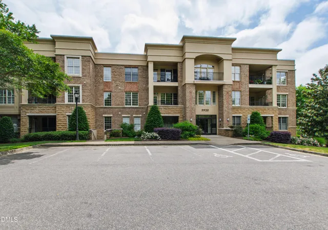 36th image of 3920 Essex Garden Ln #304, Raleigh, NC 27612 | MLS# 10164543