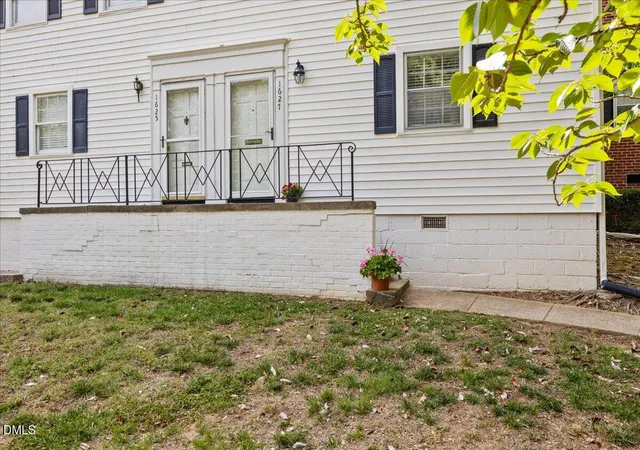 3rd image of 1627 Sutton Dr, Raleigh, NC 27605 | MLS# 10165388