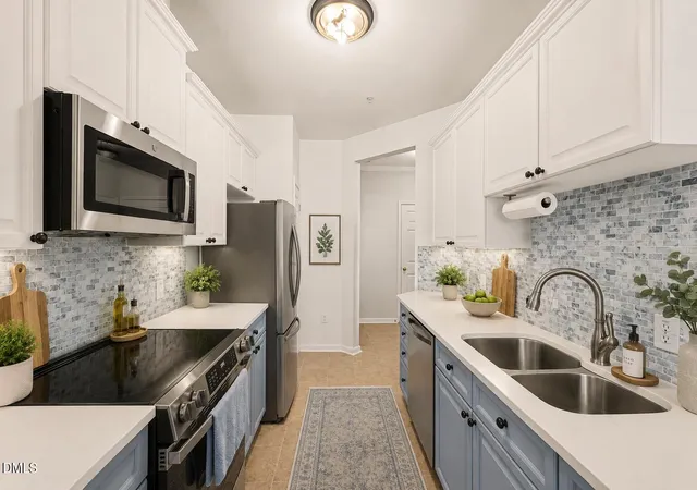 Listing Photo 5 - Condo for sale in building located at 8221 Allyns Lndg Wy, Raleigh, NC 27615 - Unit #204