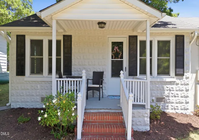 Homes for sale in Benson, NC | 607 E Holmes St, Benson, NC 27504 | MLS# 10169772