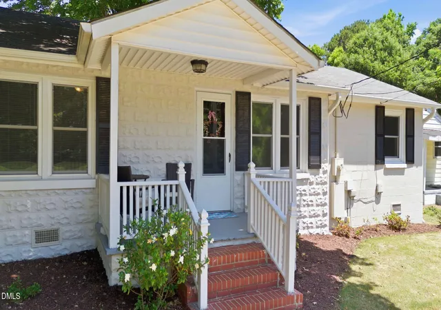 Homes for sale in Benson, NC | 607 E Holmes St, Benson, NC 27504 | MLS# 10169772