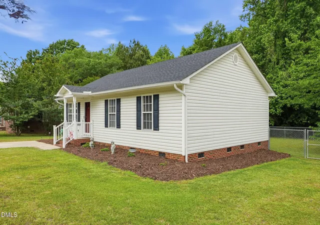 Photo 3 of Single Family Residence at 1006 S 6th Street, Lillington, NC 27546 | MLS# 10163761 |  | Sold on 2026-06-15