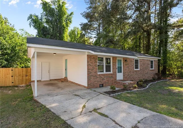 Photo 2 of Single family home for sale at 2633 Dumbarton Rd, Fayetteville, NC 28306 | MLS# 761706 | Listing updated on 2026-08-02