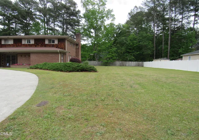 Photo 3 of Single family home for sale at 12 Cedar Dr, Smithfield, NC 27577 | MLS# 10163753 | Listing updated on 2026-08-17