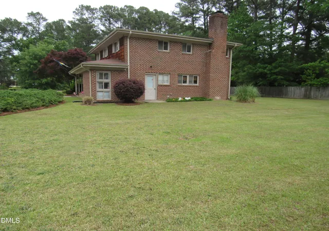 Photo 3 of Single family home for sale at 12 Cedar Dr, Smithfield, NC 27577 | MLS# 10163753 | Listing updated on 2026-10-05