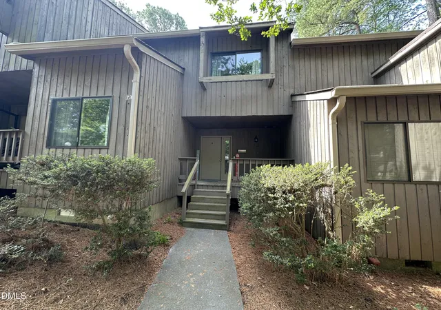 Photo 2 of Sale Pending at 73 Fernwood Ln, Chapel Hill, NC 27516 | MLS# 10164474 | Listing updated on 2026-08-17