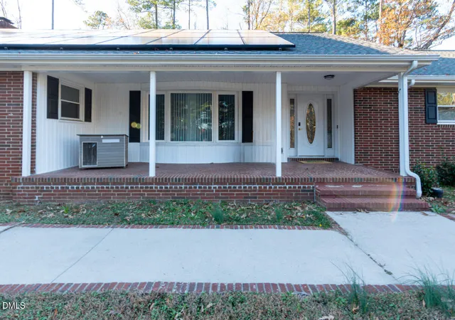 Photo 4 of Single family home for sale at 700 Fernwood Dr, Clayton, NC 27520 | MLS# 10164244 | Listing updated on 2026-09-29