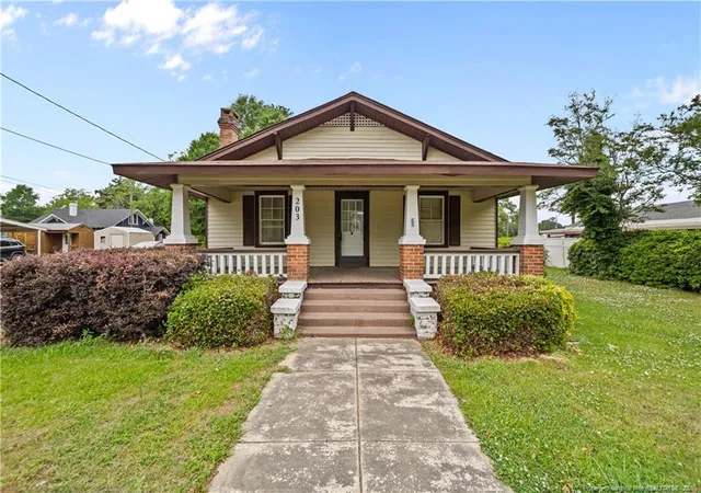 Homes for sale in Roseboro, NC | 203 E Clinton St, Roseboro, NC 28382 | MLS# 761764