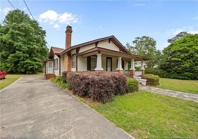 Homes for sale in Roseboro, NC | 203 E Clinton St, Roseboro, NC 28382 | MLS# 761764