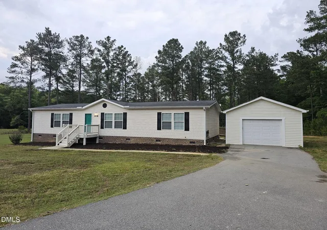 Homes for sale in Bunnlevel, NC | 208 Loop Rd, Bunnlevel, NC 28323 | MLS# 10164577