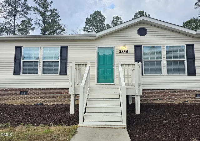 Homes for sale in Bunnlevel, NC | 208 Loop Rd, Bunnlevel, NC 28323 | MLS# 10164577