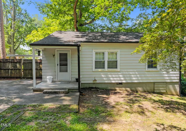 Photo 4 of Single Family Residence at 860 Nelson St, Henderson, NC 27536 | MLS# 10164652 |  | Sold on 2026-05-29