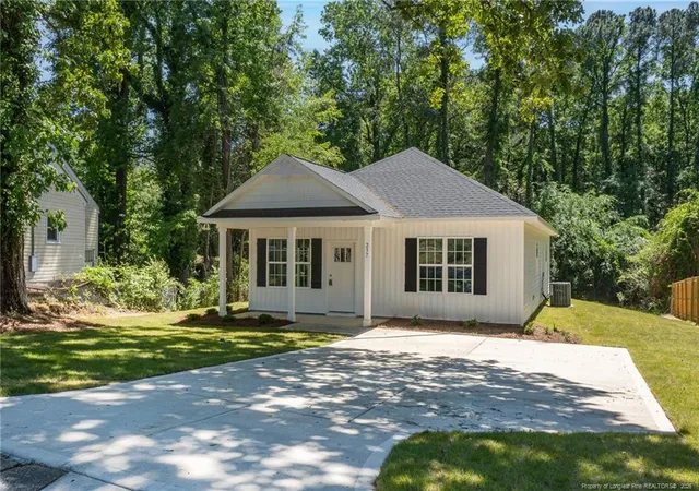 1st image of 237 Windsor Dr, Fayetteville, NC 28301 | MLS# 761947