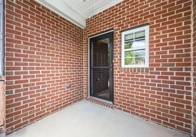 Photo 4 of Sale Pending at 325 Old Ml Village Dr, Apex, NC 27502 | MLS# 10167640 | Listing updated on 2026-08-31