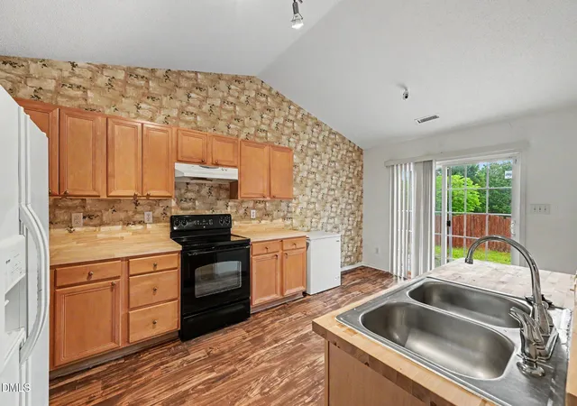 Photo 4 of Sale Pending at 1016 Penncross Dr, Raleigh, NC 27610 | MLS# 10165371 | Listing updated on 2026-07-18