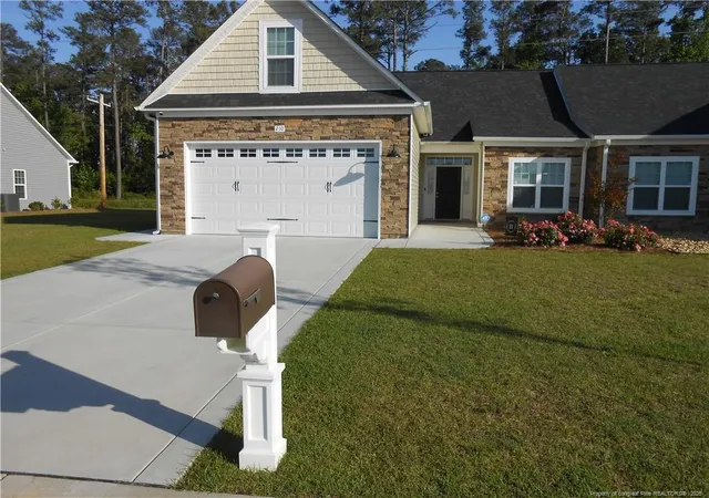 Photo 2 of Townhouse at 210 Oak Pointe Cir, Lumberton, NC 28358 | MLS# 762065 | | Sold on 2026-06-15